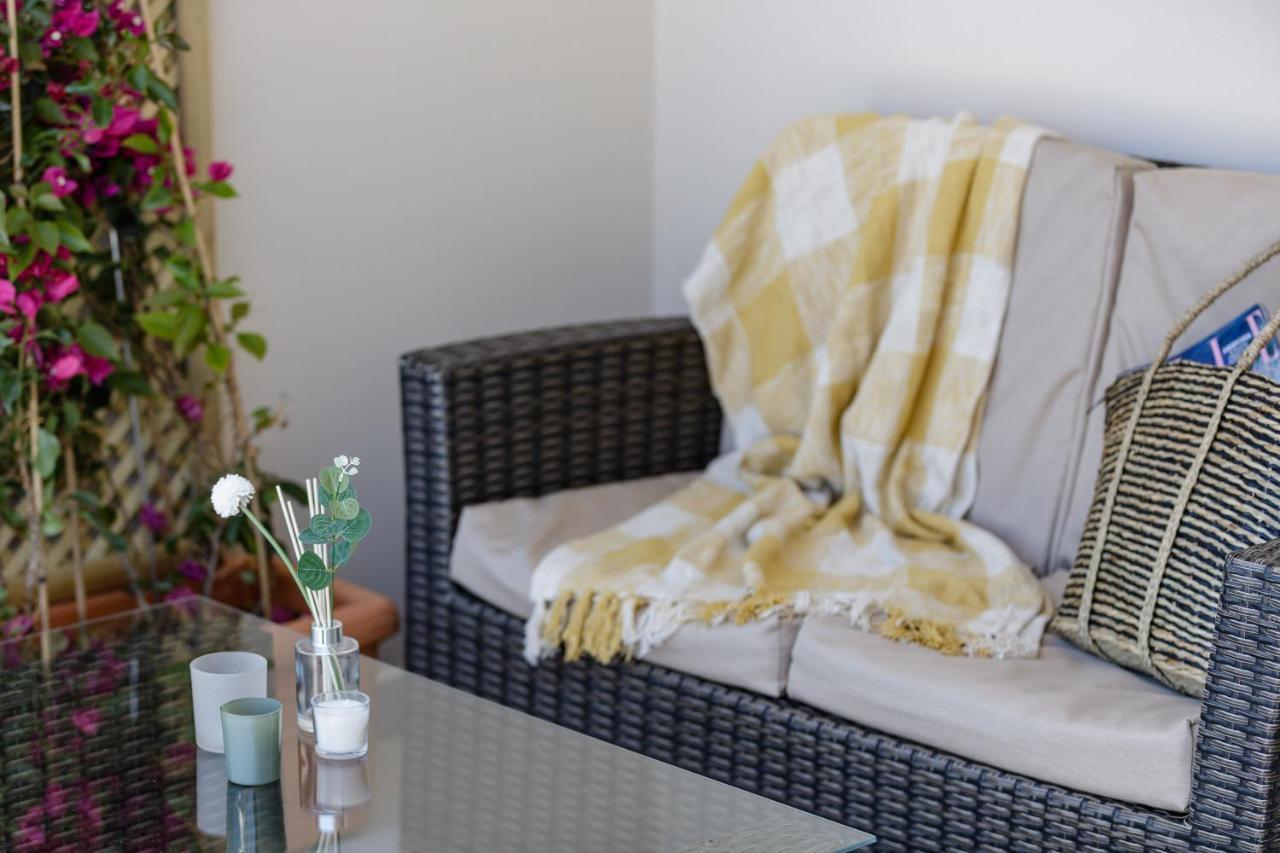 Adelphes Beachfront With Direct Connection To The La Canea