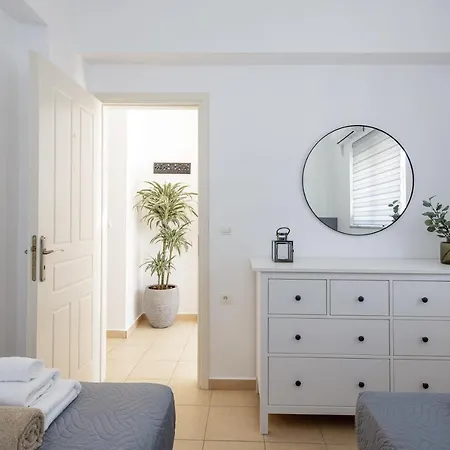 Adelphes Beachfront Apartment With Direct Connection To The Beach Chania  Exterior photo