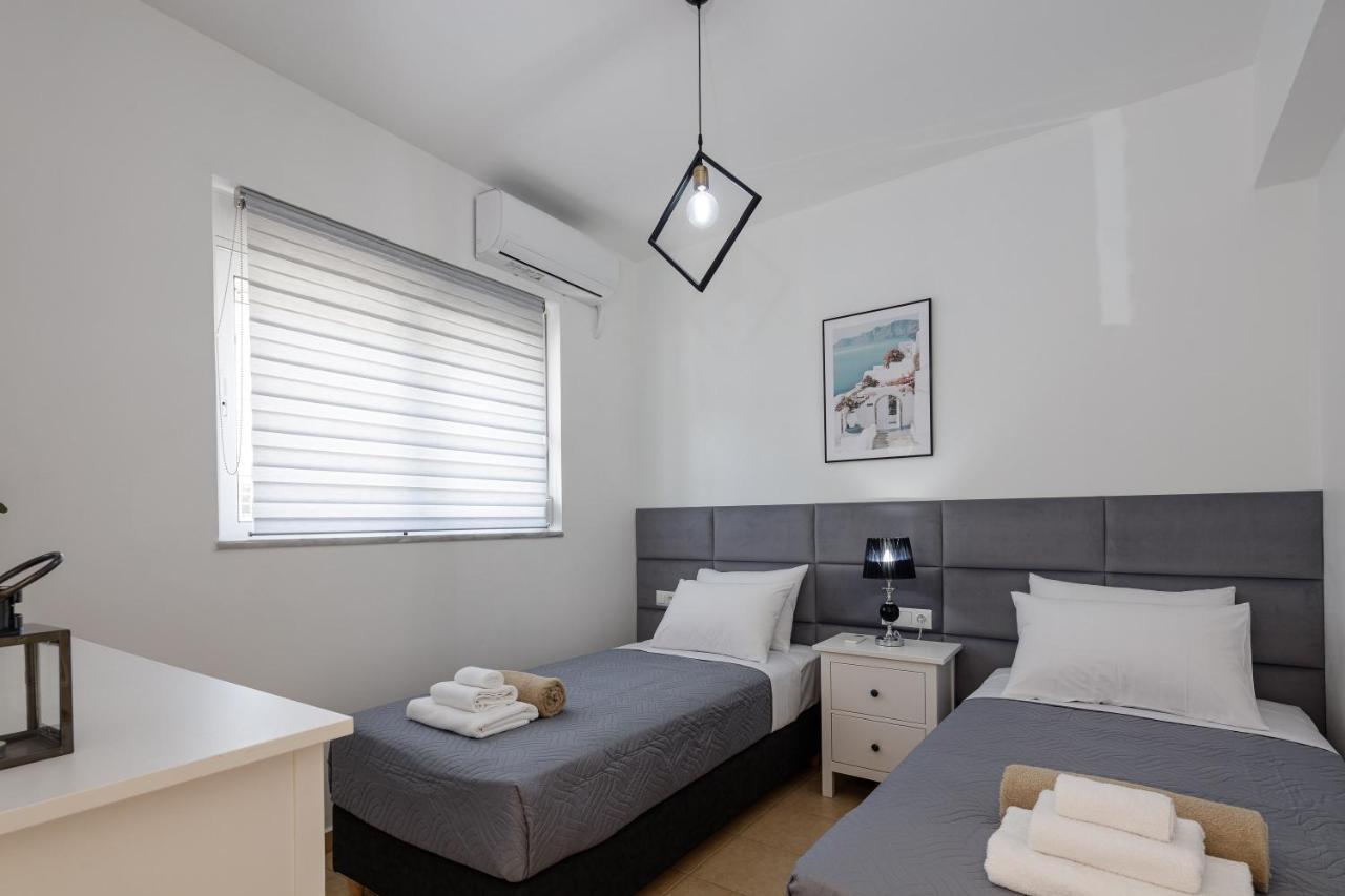 Adelphes Beachfront With Direct Connection To The Appartement