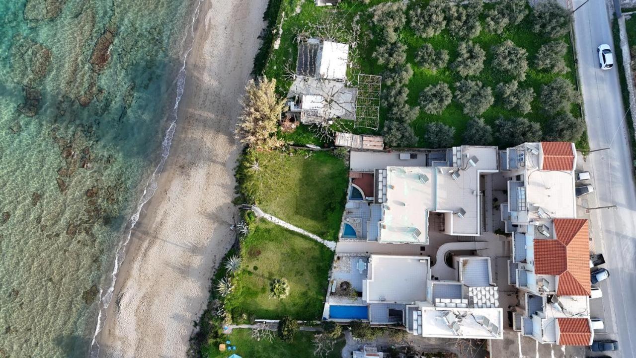 Adelphes Beachfront With Direct Connection To The La Canée